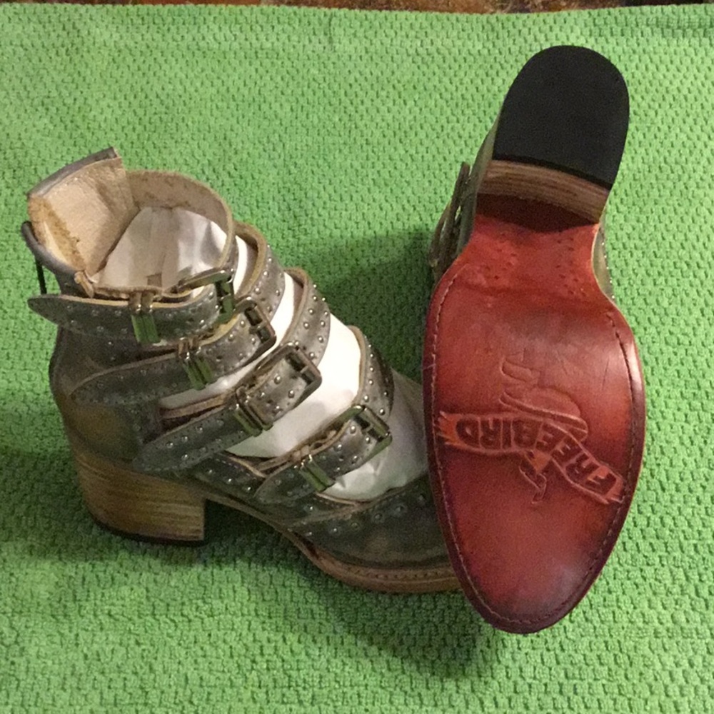 NIB FREEBIRD by Steven Stylish Gray Buckle Ankle Boots - Picture 2 of 8
